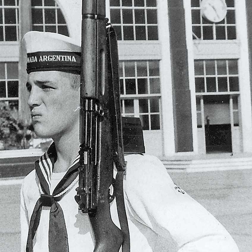 This Argentinean sailor is armed with an FN-49 in 7.62x51 mm NATO with a 20-round magazine.