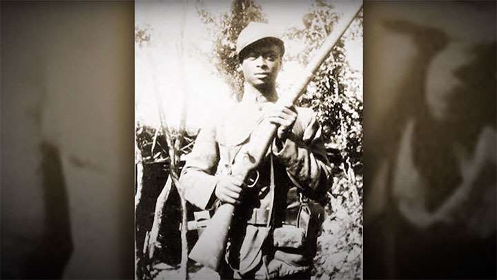 An African American soldier wearing French equipment armed with a M1907/15 Berthier rifle.