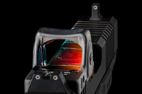 Red Dots vs. Iron Sights: Which is Better for Handguns?