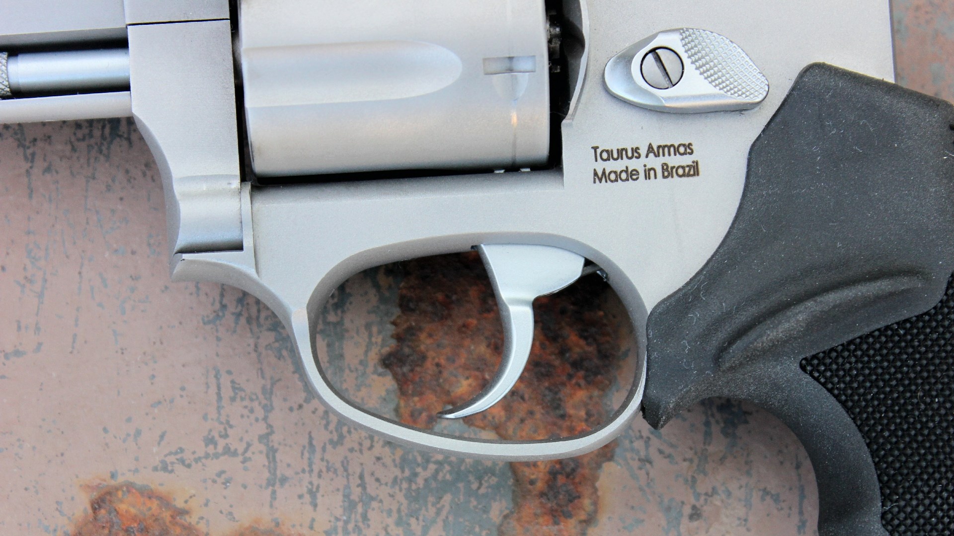 Left side view of the trigger and trigger guard of the Taurus 605.