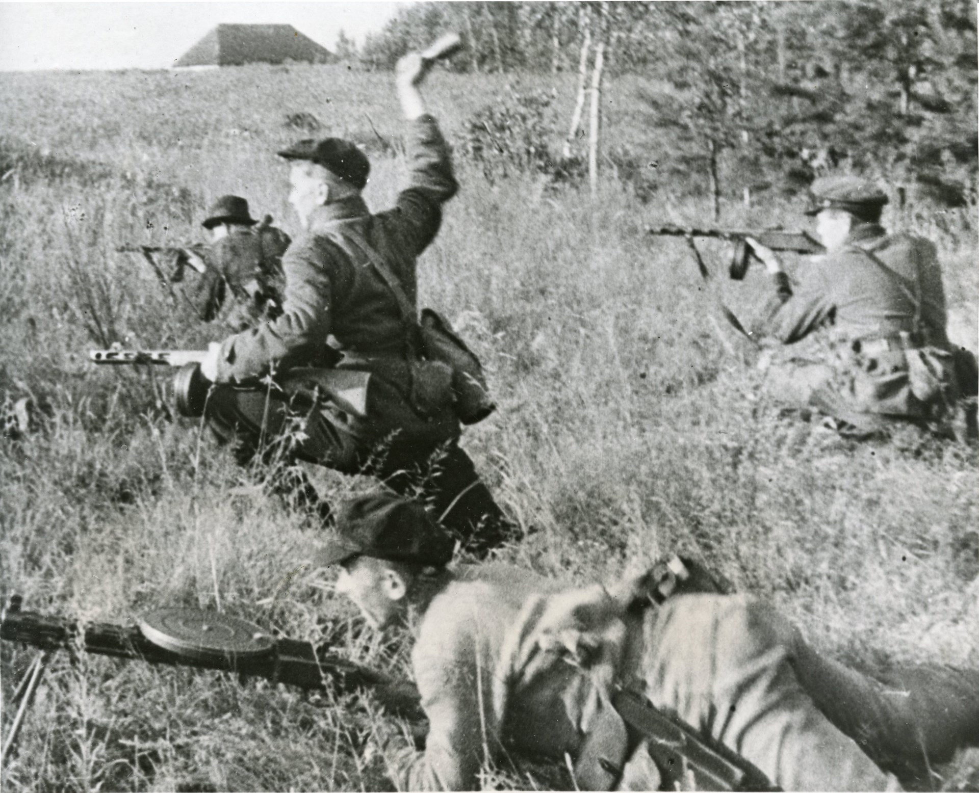 Soviet partisans with a DP-27 LMG and the ubiquitous PPSh-41 SMG. Author's collection