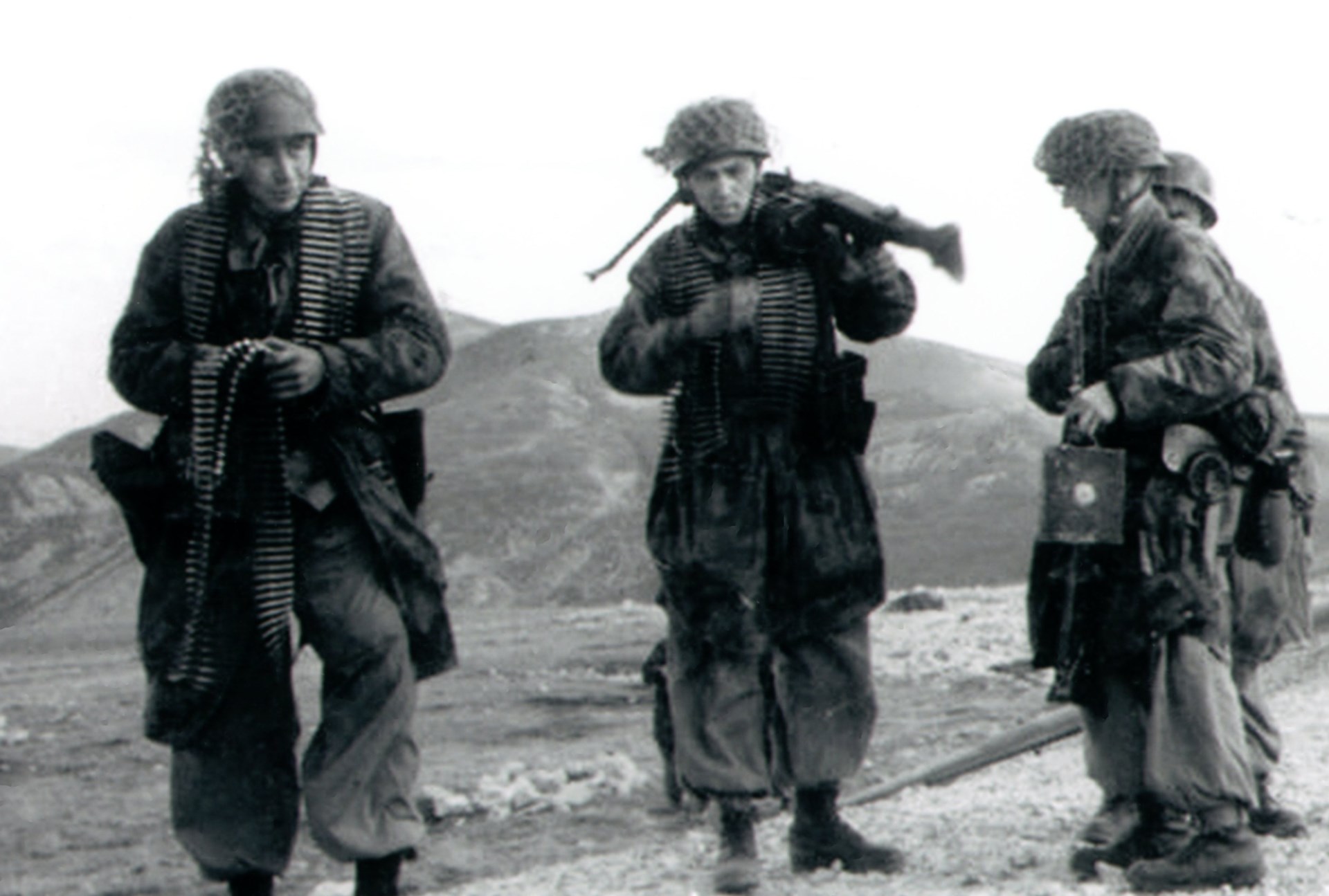 These Gran Sasso raiders carry plenty of ammunition for their MG42. Author’s collection
