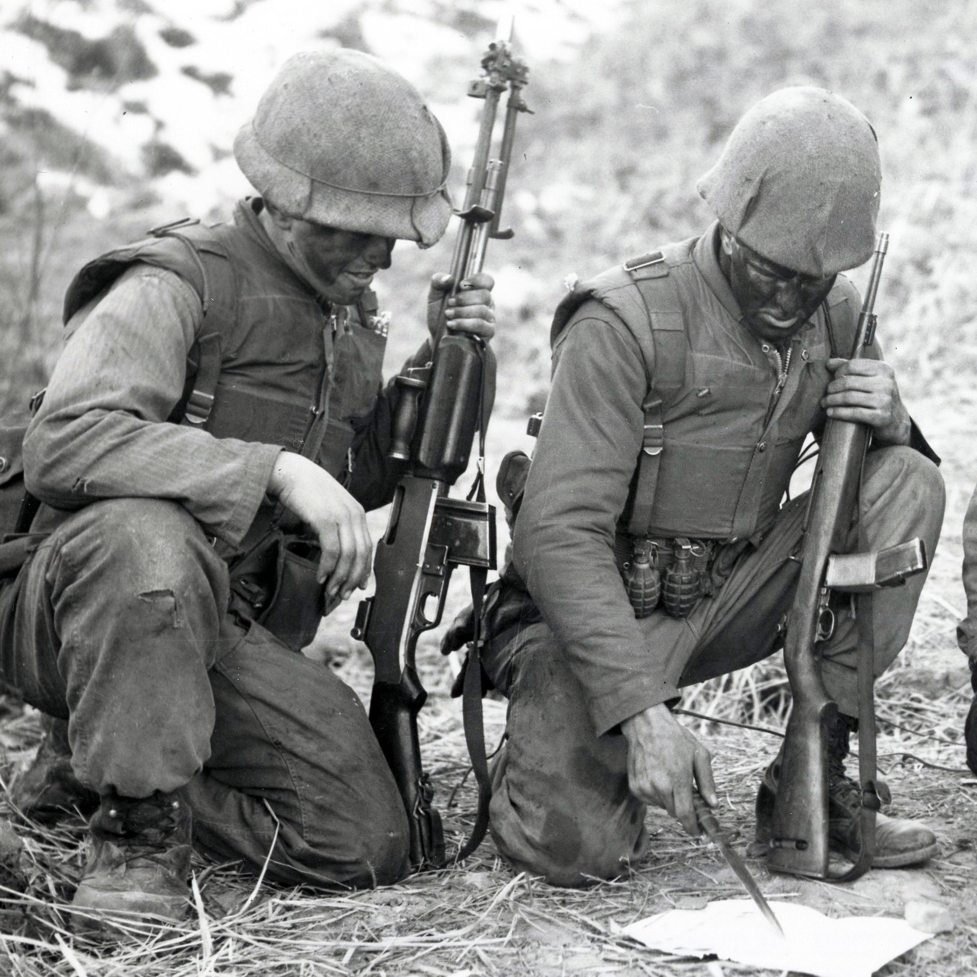 BAR with teh 25th infantry two soldiers kneeling with map and m1 carbine