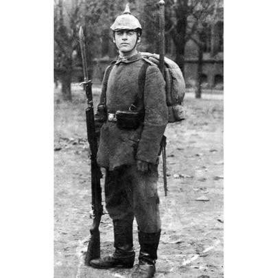 An Imperial German soldier posing in the field with bayonet fixed to his Gew 98.