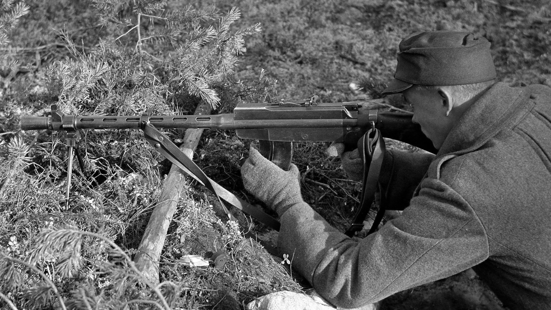 M/26 light machine gun fired from brushed cover left-side over-the-shoulder view Finnish soldier