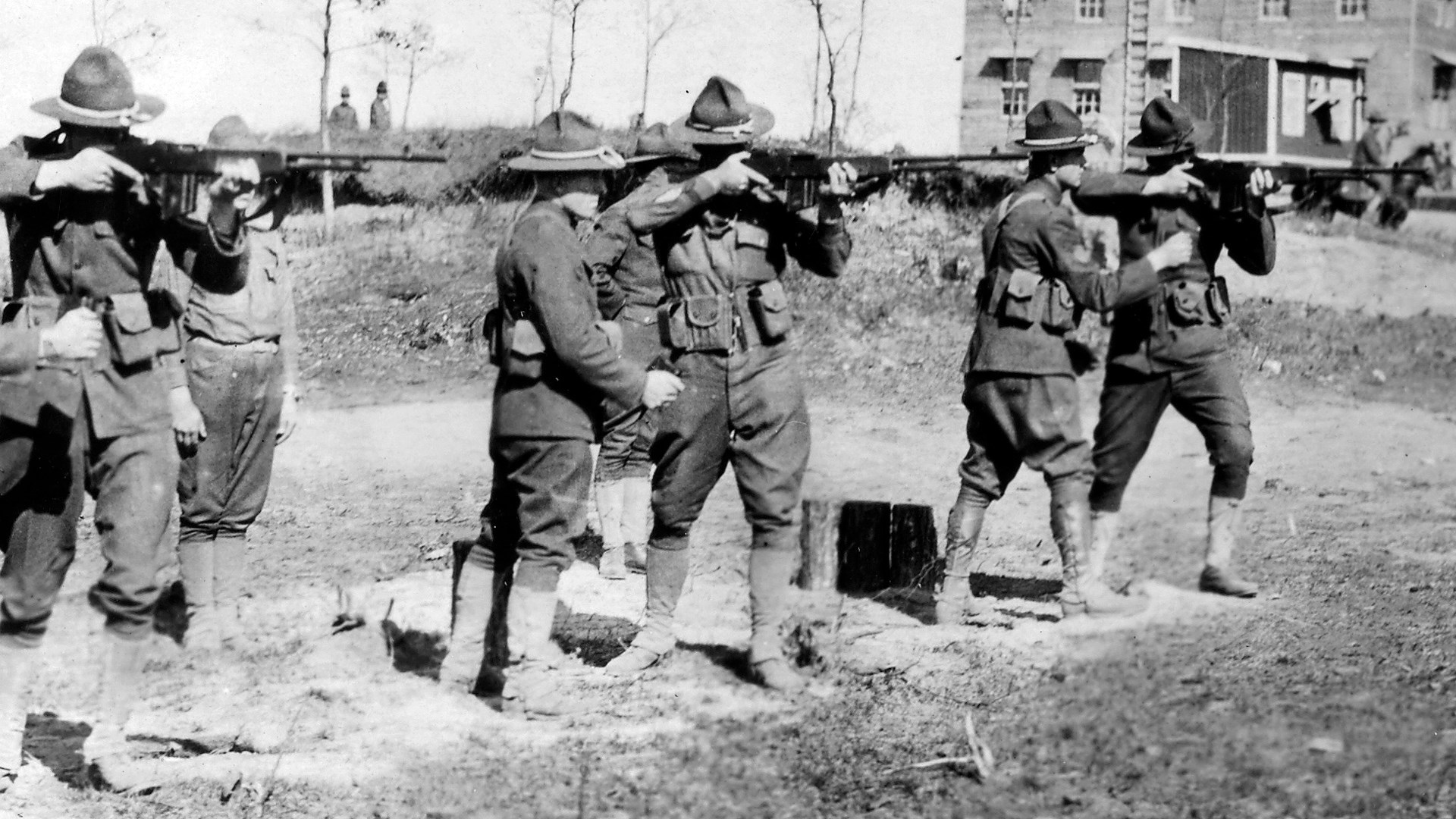 Soldiers training with BAR outdoors