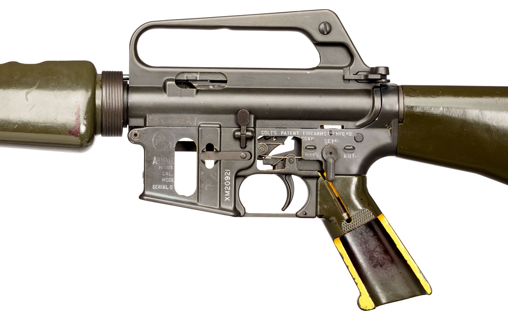 Left side closeup of a COLT/ArmaLite AR-15 Model 601 cutaway. The original 601-type triangular charging handle has been replaced by a later 602-type charging handle. Photo courtesy of the Institute for Military Technology