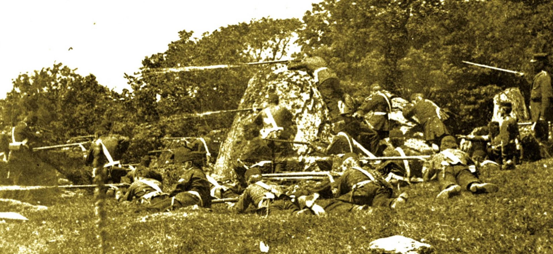 The scarlet-coated 60th Missisquoi Battalion of the Canadian militia re-created this scene for the camera after the battle, showing their use of cover when firing their Snider rifles at the pinned-down Fenians. Courtesy of Ross Jones.