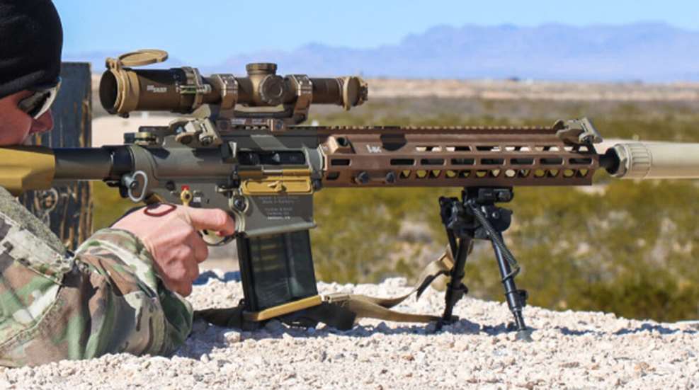 soldier-shooting-m110a1.jpg