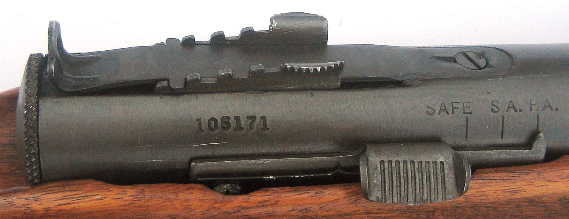 The Reising could fire from a closed bolt in full- or semi-automatic. The selector was on the receiver’s right.