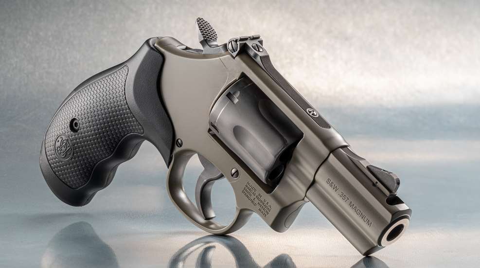 smith & wesson performance center model 19 carry comp moss