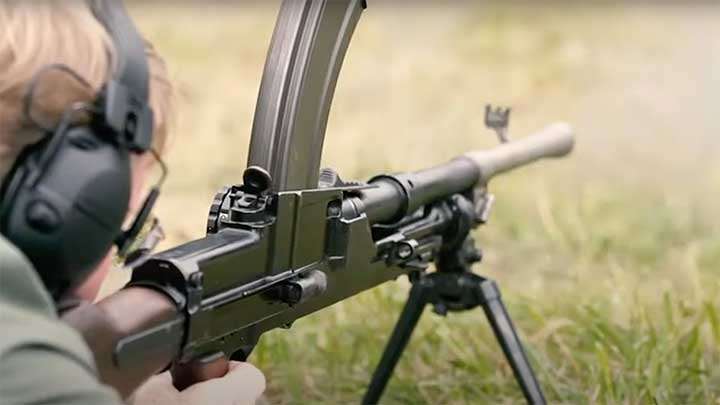 Shooting the British Bren Mark 1 light machine gun.