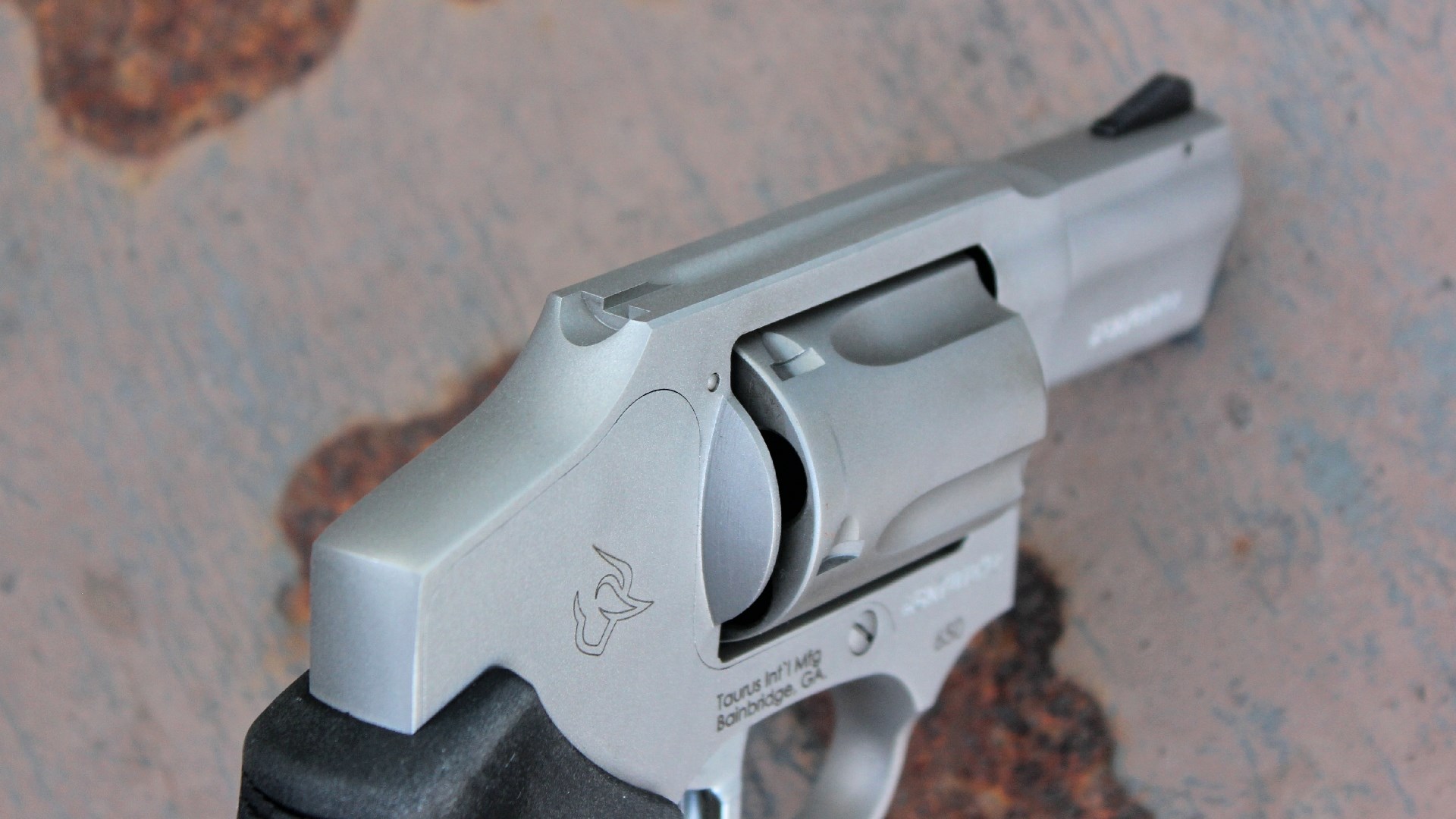 Rear view of the Taurus 605 topstrap and shrouded hammer.