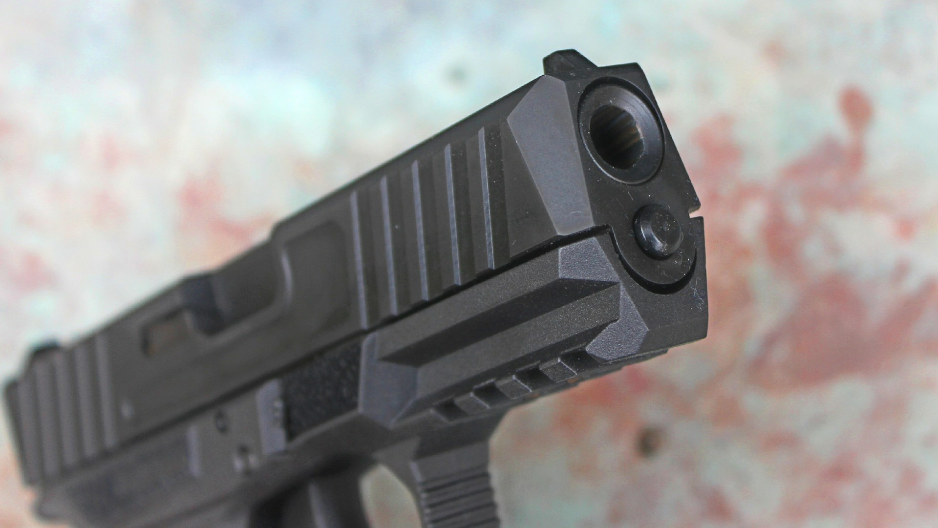 Kiger 9c pistol 9 mm barrel muzzle detail dynamic angle black metal hole rifling