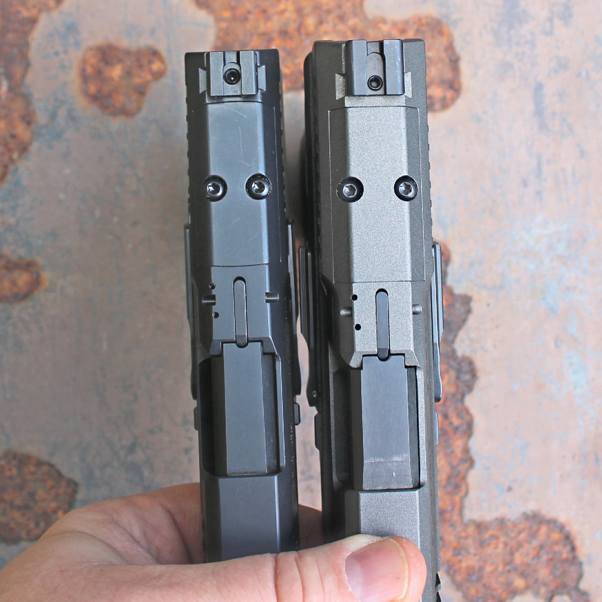 The Mete MC9’s slide (Left) is noticeably slimmer than those of the TP9 series (Right).