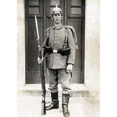 An Imperial German soldier in full uniform, along with his Gewehr 98 with bayonet fixed.