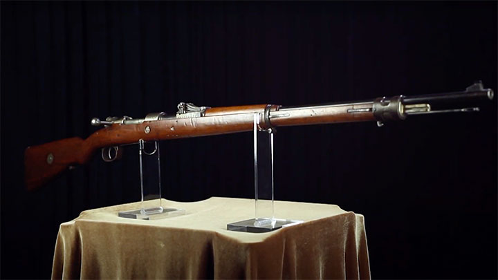 The Gewehr 98 long rifle.