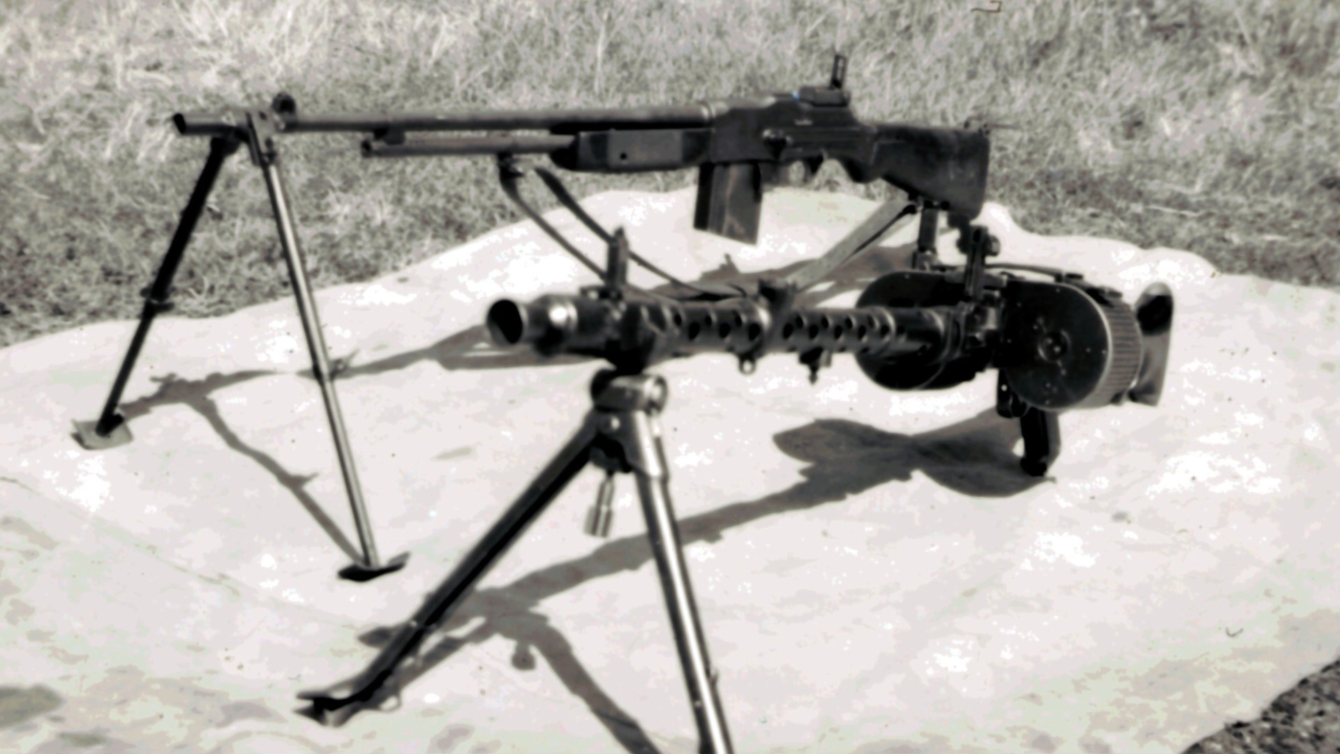 The M1918A2 alongside a prime competitor, the German MG34 GPMG.