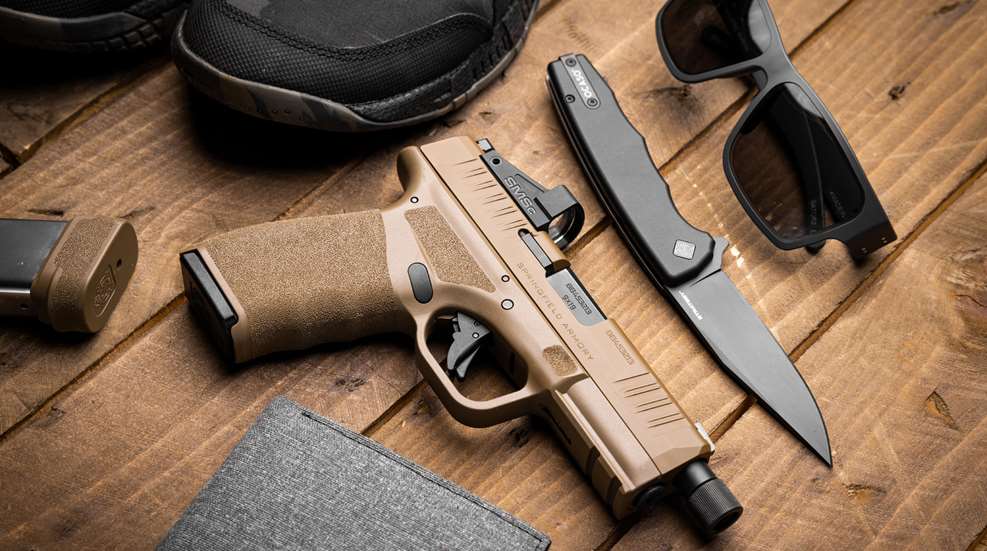 Hellcat Pro FDE Threaded 01