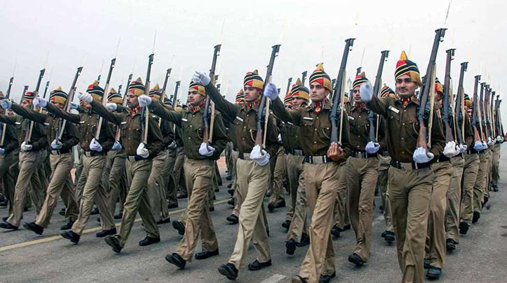 delhi-police-marching-india-retires-last-lee-enfields-keefe-report-f.jpg