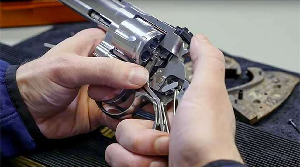 colt-addresses-python-problems-cylinder-hand-keefe-report-f.jpg