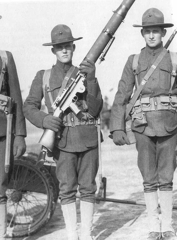 soldiers gun war outfit