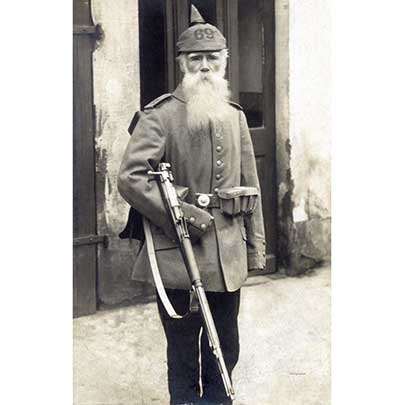 An older Imperial German soldier posing with his Gew 98 tucked under his arm.