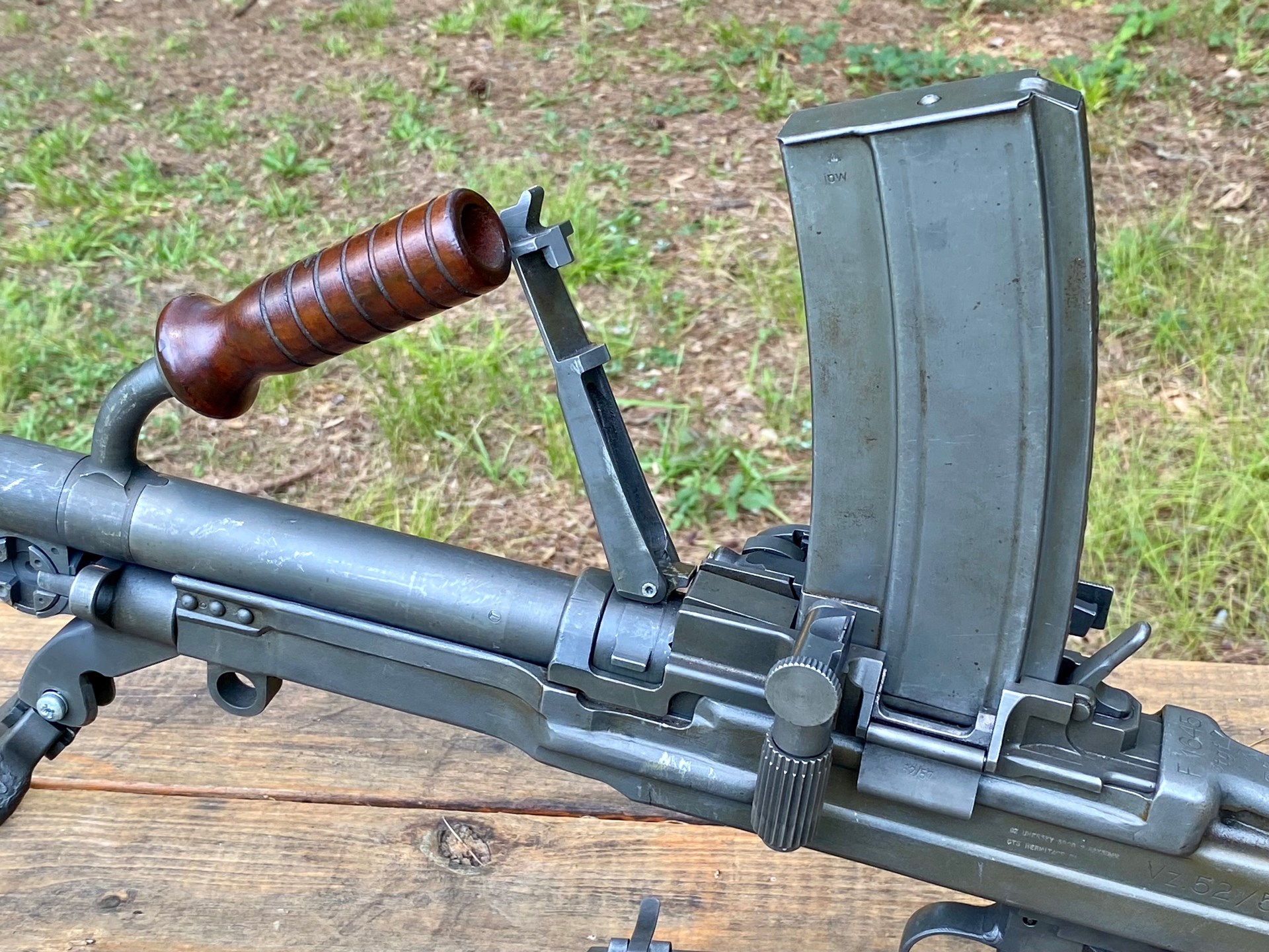 Close-up of the detachable box magazine and carry handle of a Post-86 Dealer Sample vz. 52/57 light machine gun. The magazine pictured is actually the vz. 52 type 25-round magazine for the 7.62×45 mm cartridge. The barrel release lever/magazine well cover can be clearly seen between the magazine and the carry handle. Image courtesy of Martin K.A. Morgan.